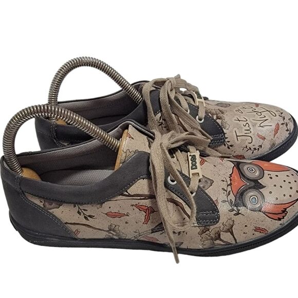 DoGo women vegan leather sneaker size 9 night owl design - Picture 3 of 14